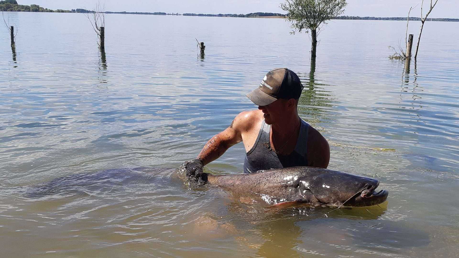 1 journée de Pêche au carnassier en Bateau sur le Lac d'Orient avec Guide