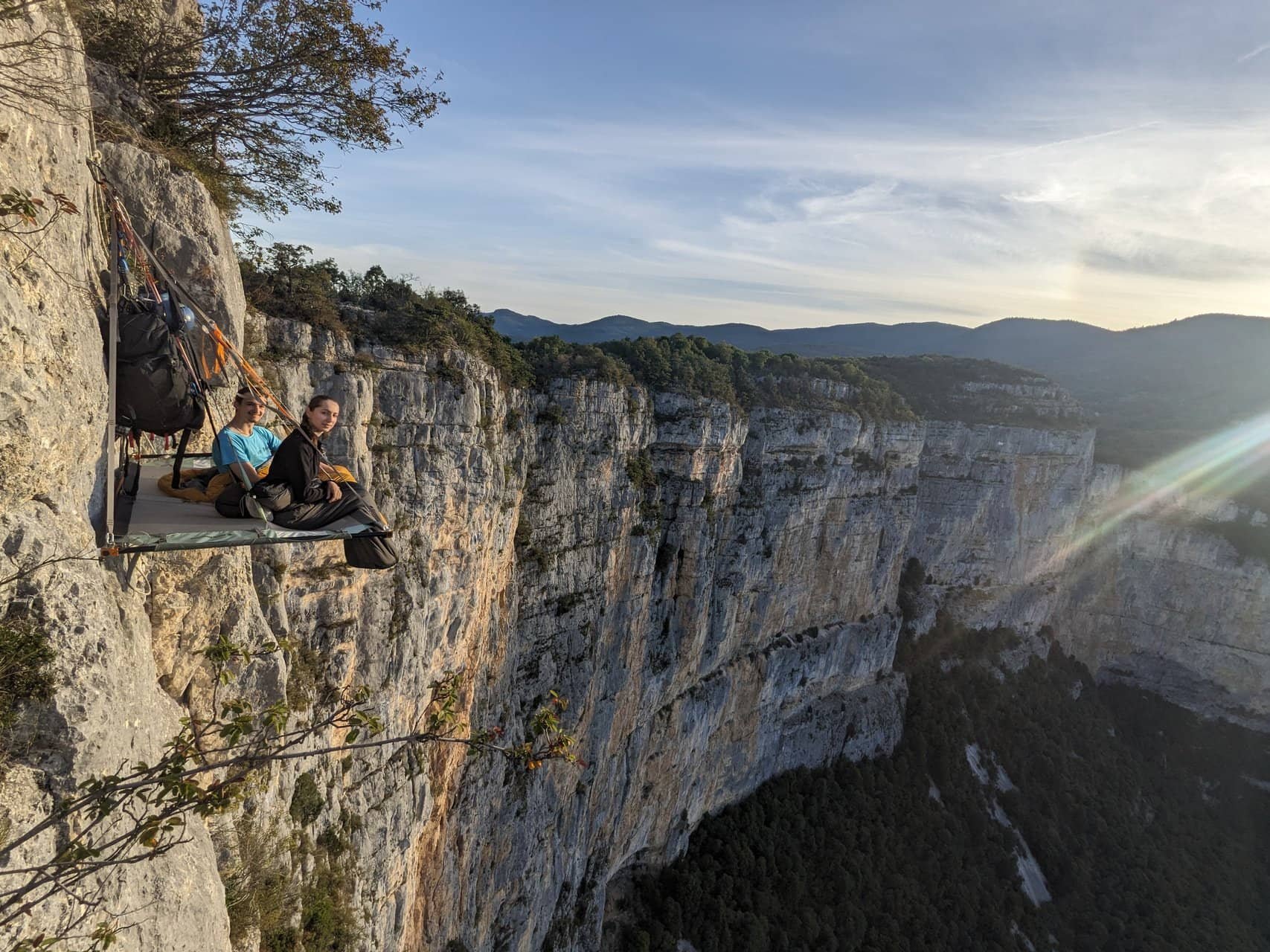 Nuit suspendu a une Falaise