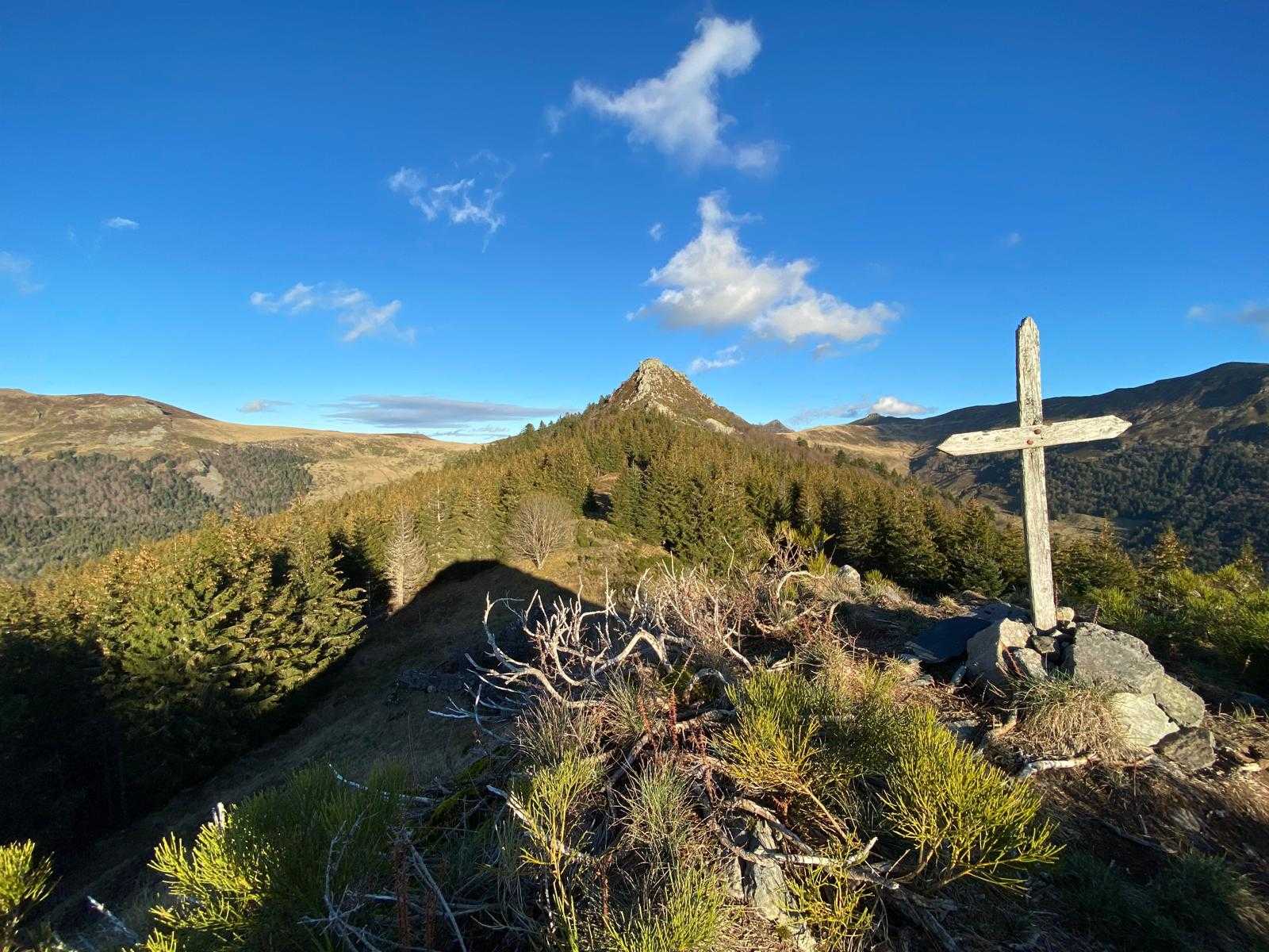 Bracelet de CM1 à l'approche dans les Monts du Cantal